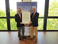 Keeping it in the family: Dr Detlev Travers and his son Dr Stephan Travers are pleased with the fifth certification of their family company Chemische Fabrik Kreussler. | © Kreussler